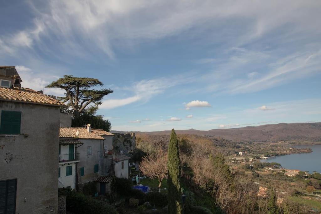 Апартаменты La Terrazza Nel Borgo Браччано Экстерьер фото