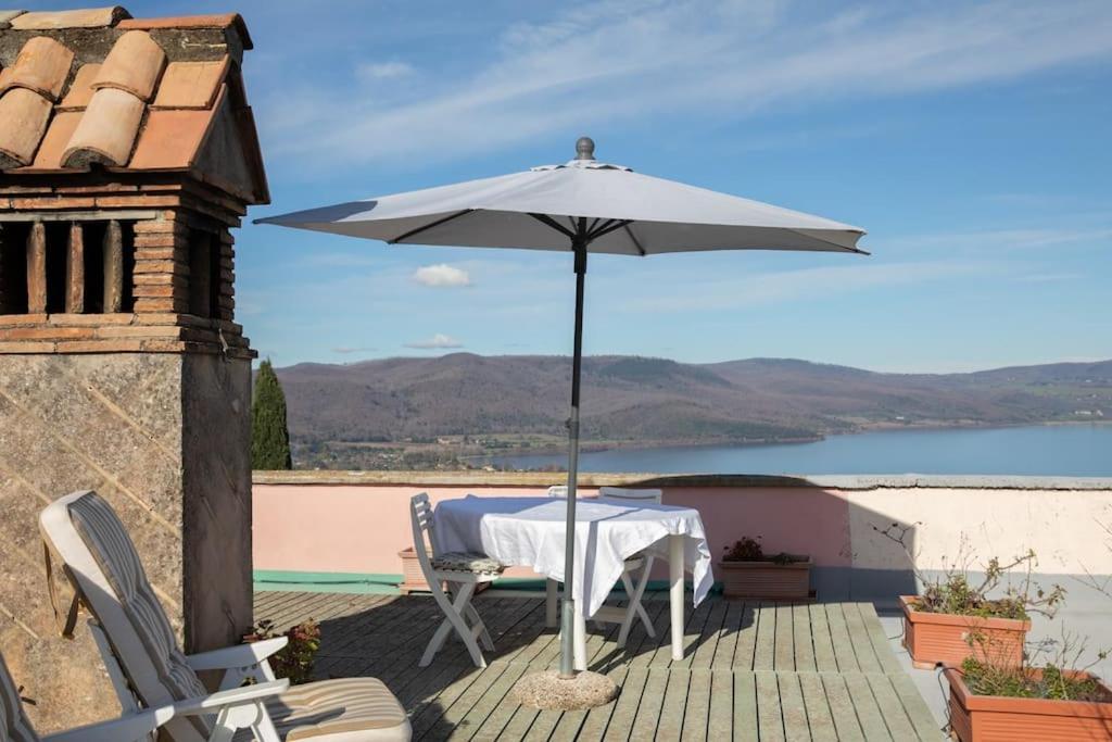 Апартаменты La Terrazza Nel Borgo Браччано Экстерьер фото