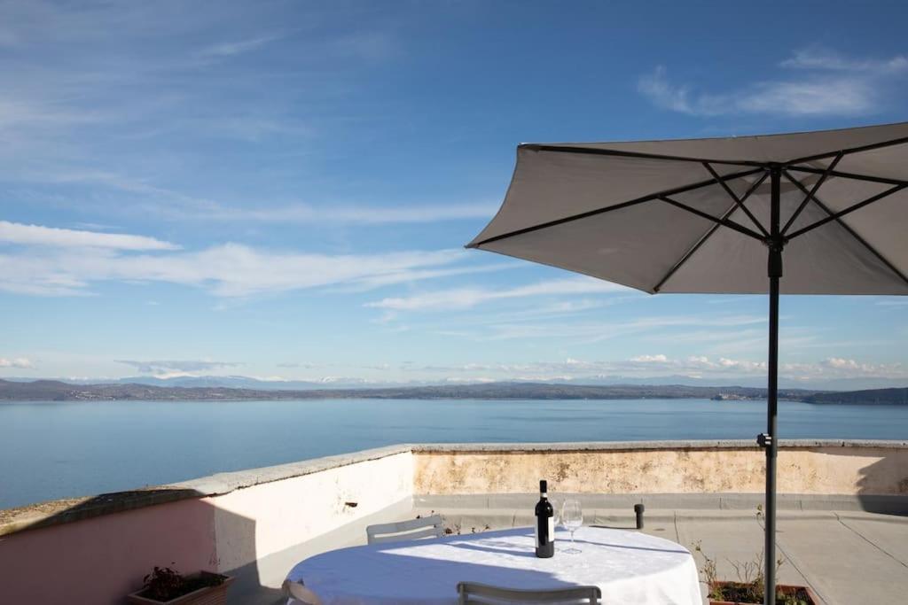 Апартаменты La Terrazza Nel Borgo Браччано Экстерьер фото